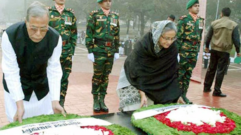 জাতীয় স্মৃতিসৌধে শ্রদ্ধা জানিয়েছেন রাষ্ট্রপতি মো. আবদুল হামিদ ও প্রধানমন্ত্রী শেখ হাসিনা